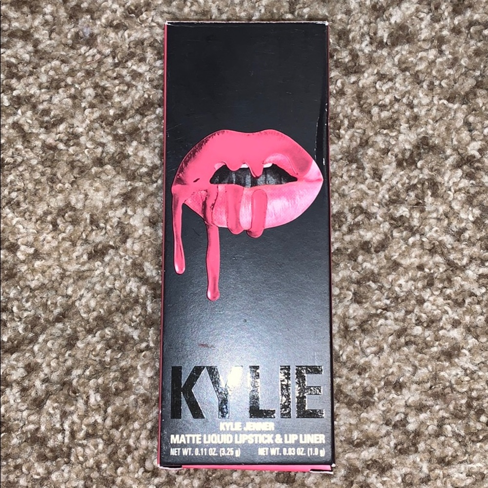 Kylie ON WEDNESDAYS Matte Lip Kit 💗